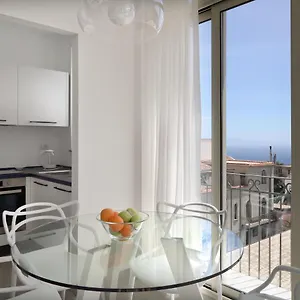 https://casa-ekaterina.taorminaitalyhotels.com