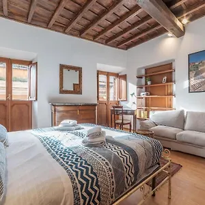 https://montecitorio-pantheon-stylish-flat.it-romehotels.com